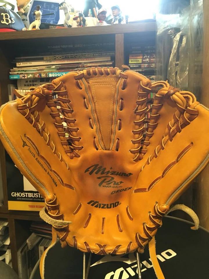 6-fingers-baseball-glove