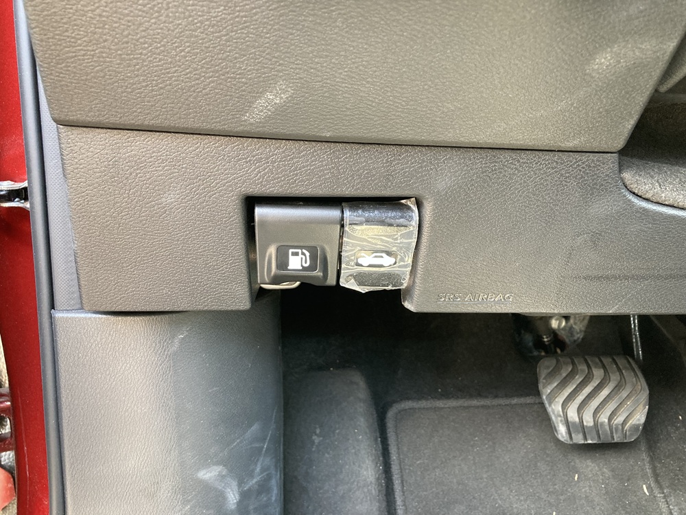 給油タンクのボタン