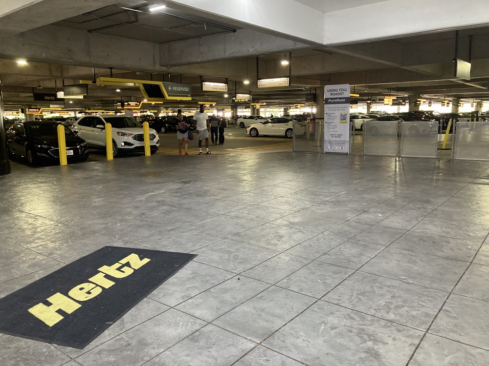 Hertzレンタカーの車