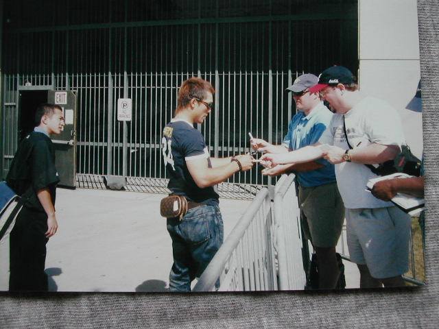 player-sign-for-fan