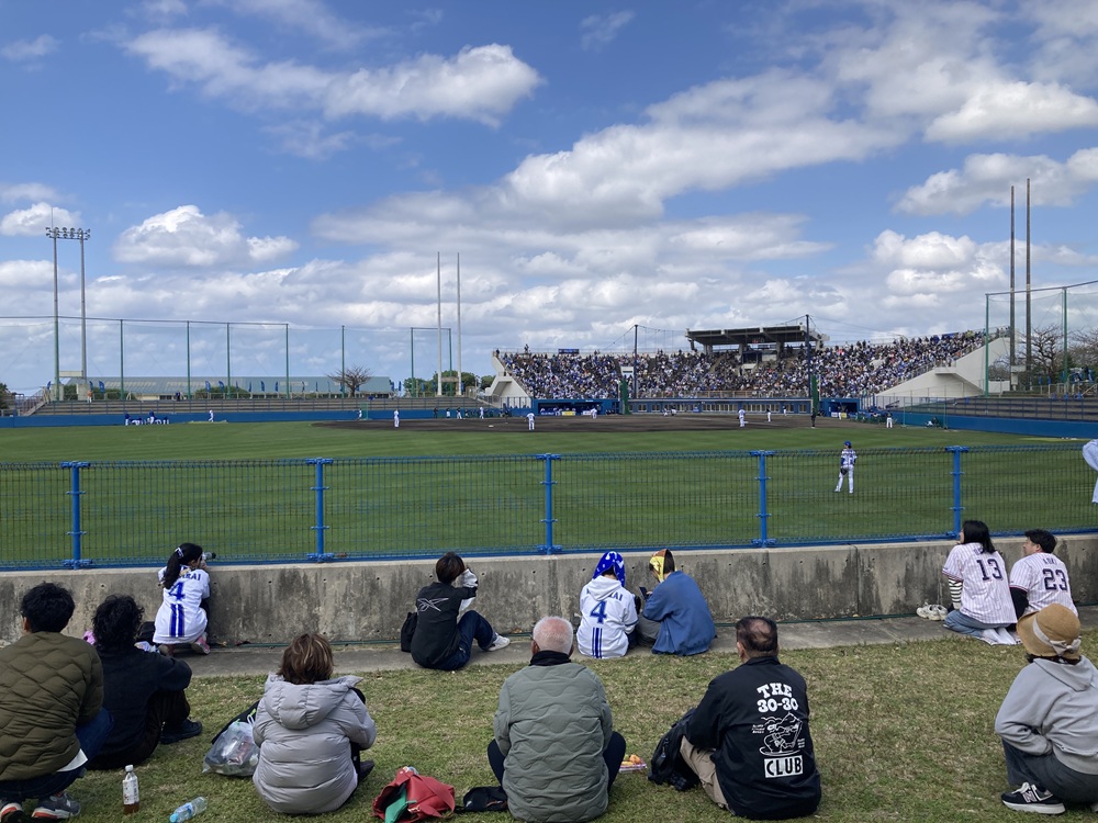 宜野湾市営球場の外野席