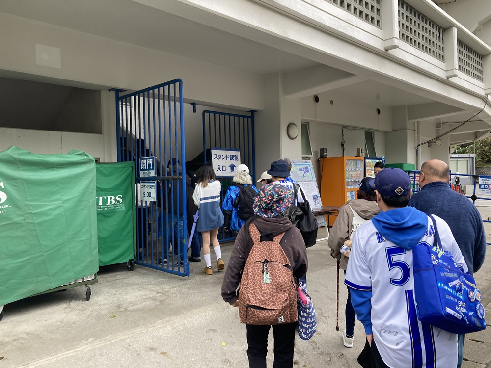 宜野湾キャンプの入場列