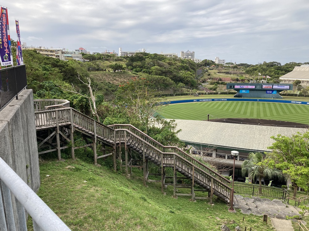 ヤクルトスワローズ・沖縄浦添キャンプに行ける階段