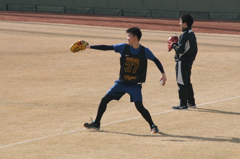 阪神タイガース新人合同自主トレの及川投手