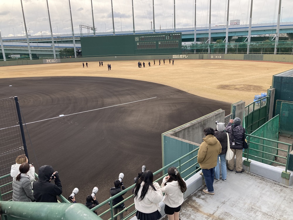 2024年阪神タイガース「新人合同自主トレ」・ファンと選手の距離感