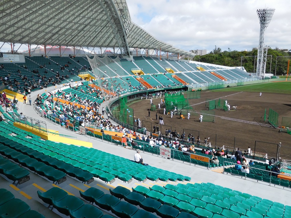 沖縄セルラーフィールドの観客席・読売ジャイアンツキャンプ