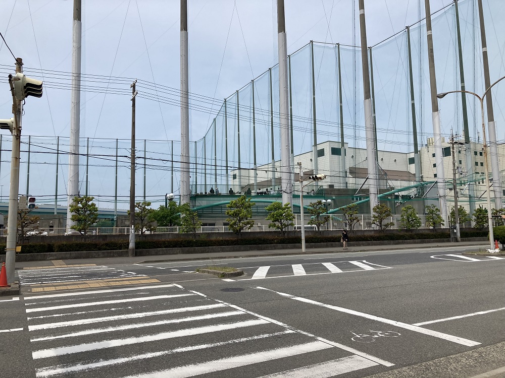 鳴尾浜球場の前にある横断歩道