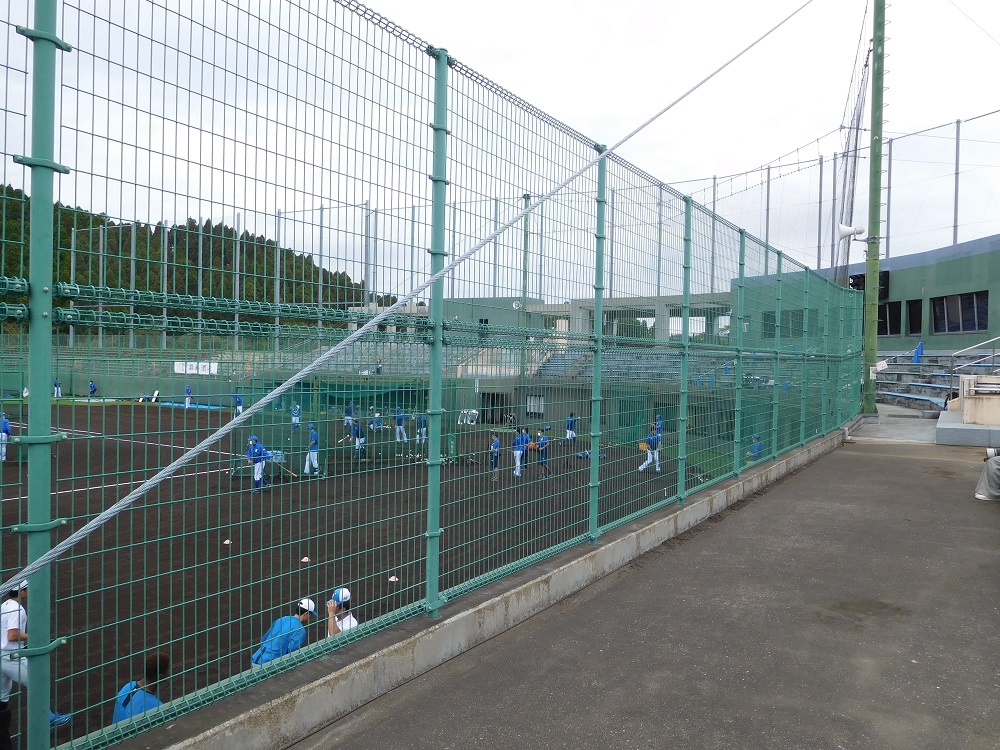 SOKKENスタジアムのフェンスは緑色