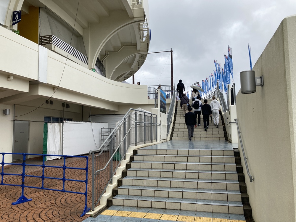 エナジックスタジアム名護の入口