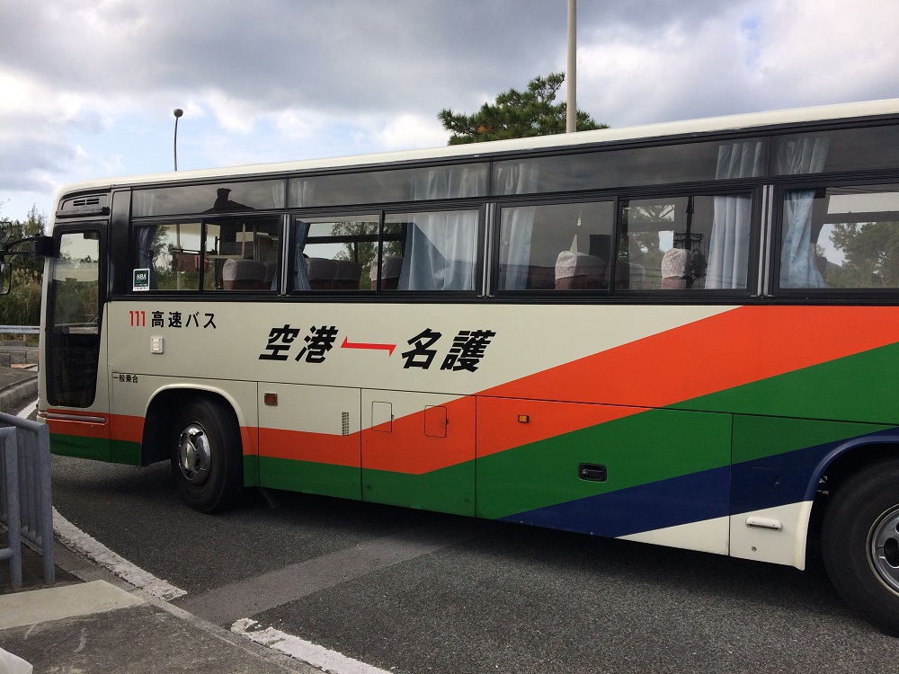 高速バス111番・宜野座キャンプ行き