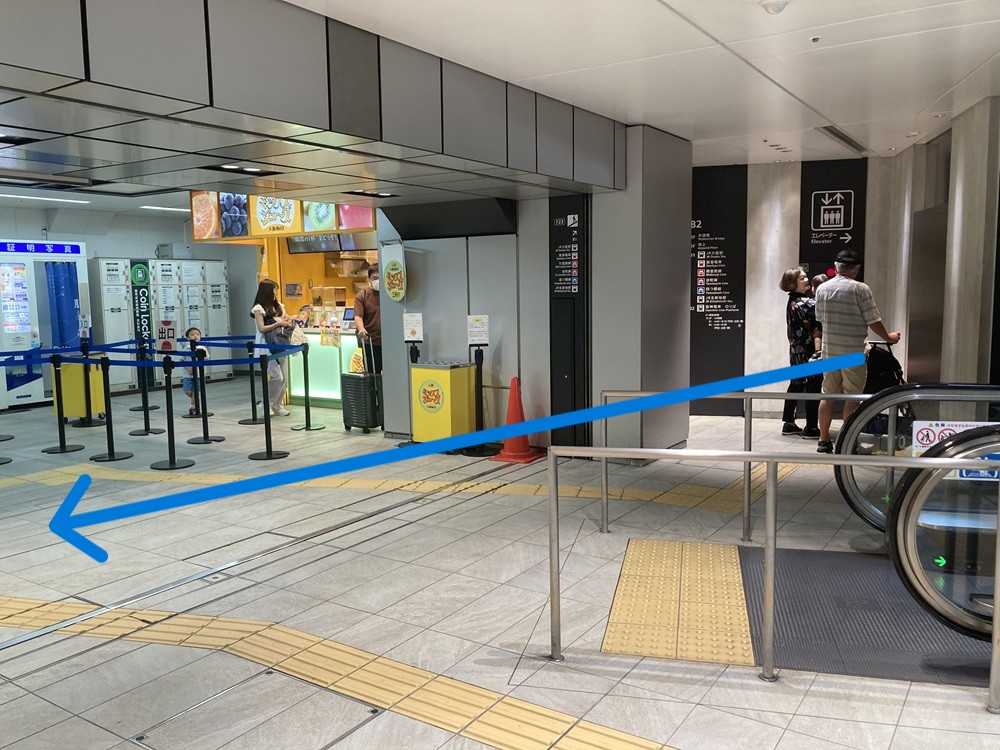 阪神電車・大阪梅田駅のミックスジュース店とコインロッカー