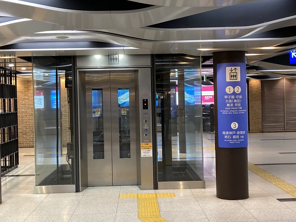 阪神電車「神戸三宮駅」・西口のエレベーター