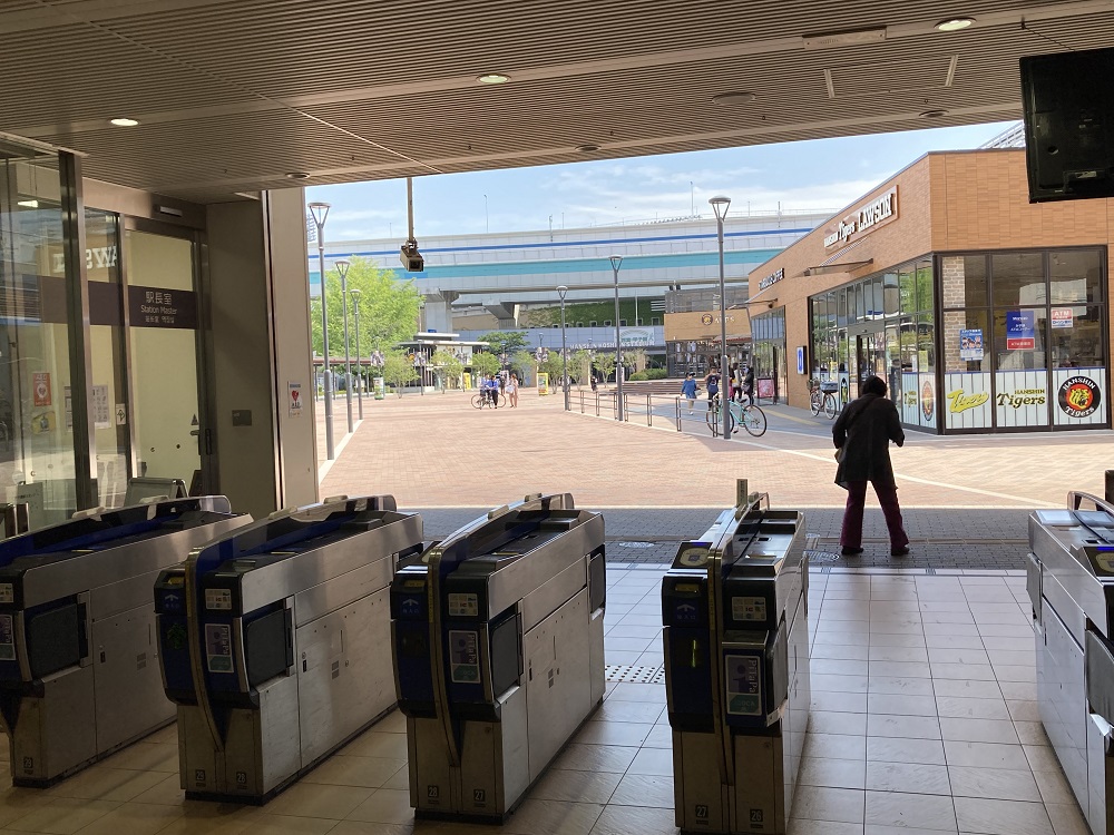 阪神電車・甲子園駅西改札口