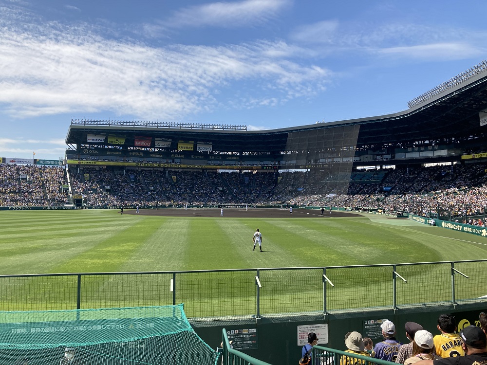 koshien-left-outfield-seat