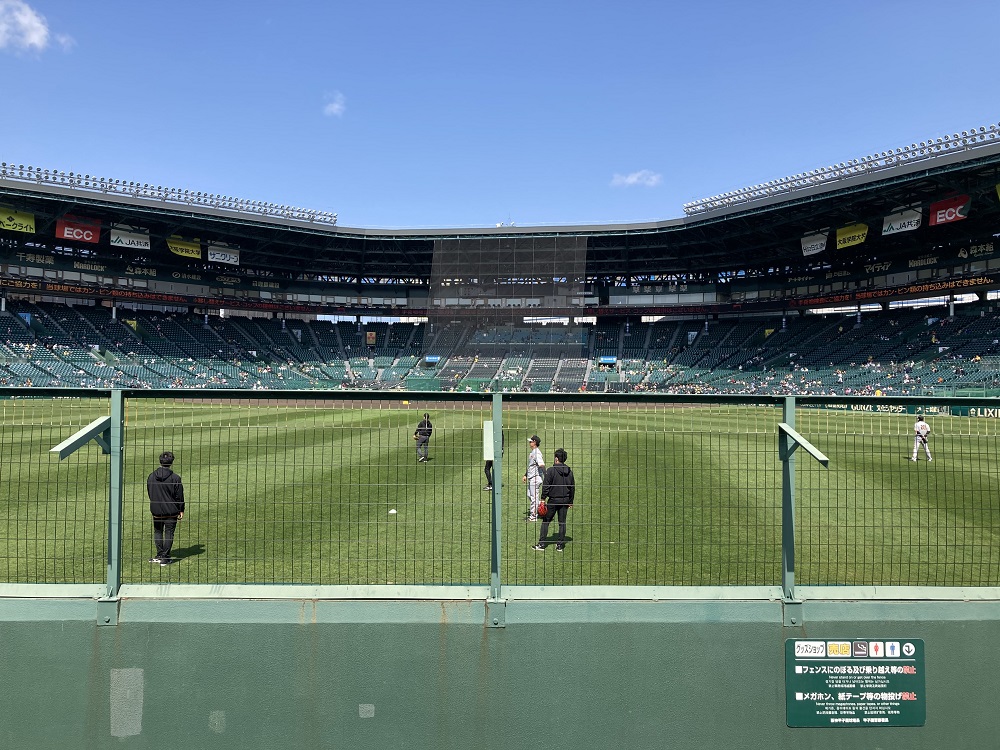 koshien-left-outfield-seat