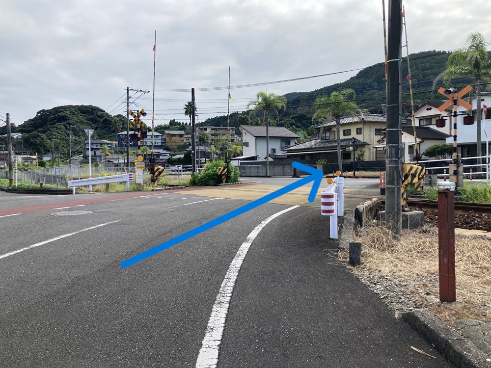油津駅の踏切り