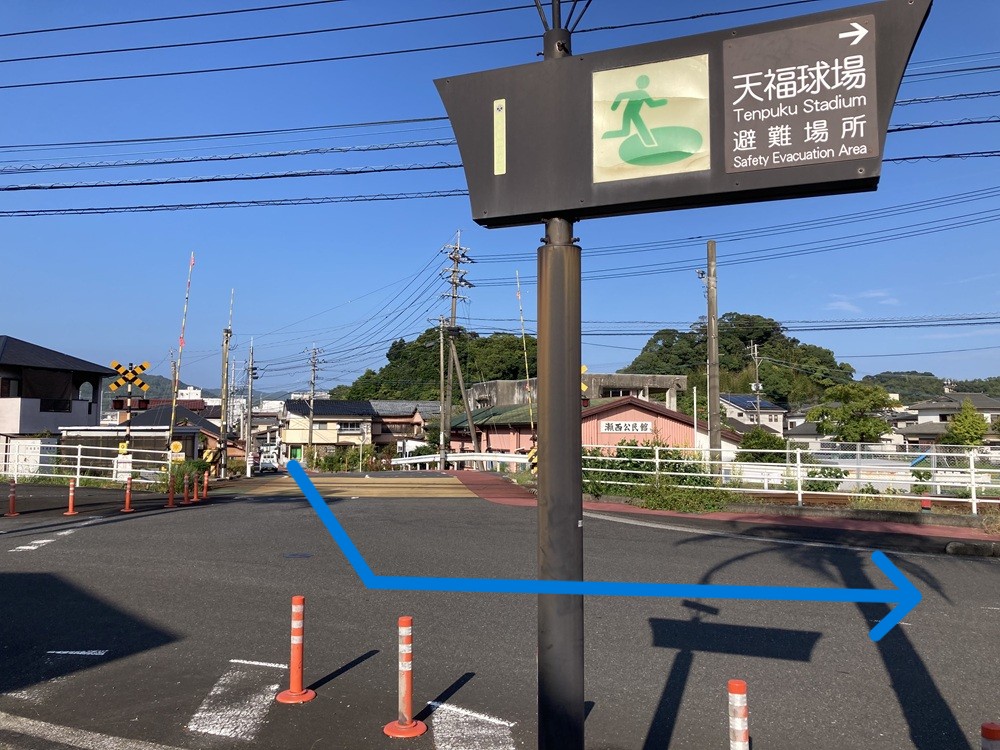 天福球場前の踏切り