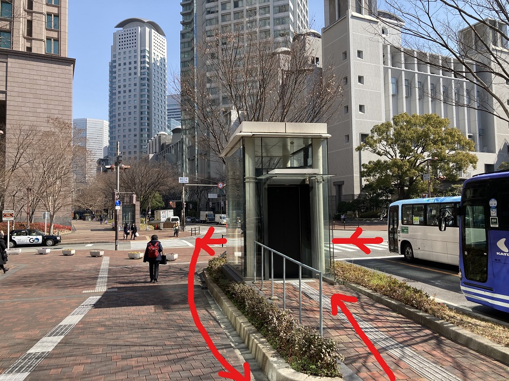 VIPライナーバス大阪バス停から地下へ下りる