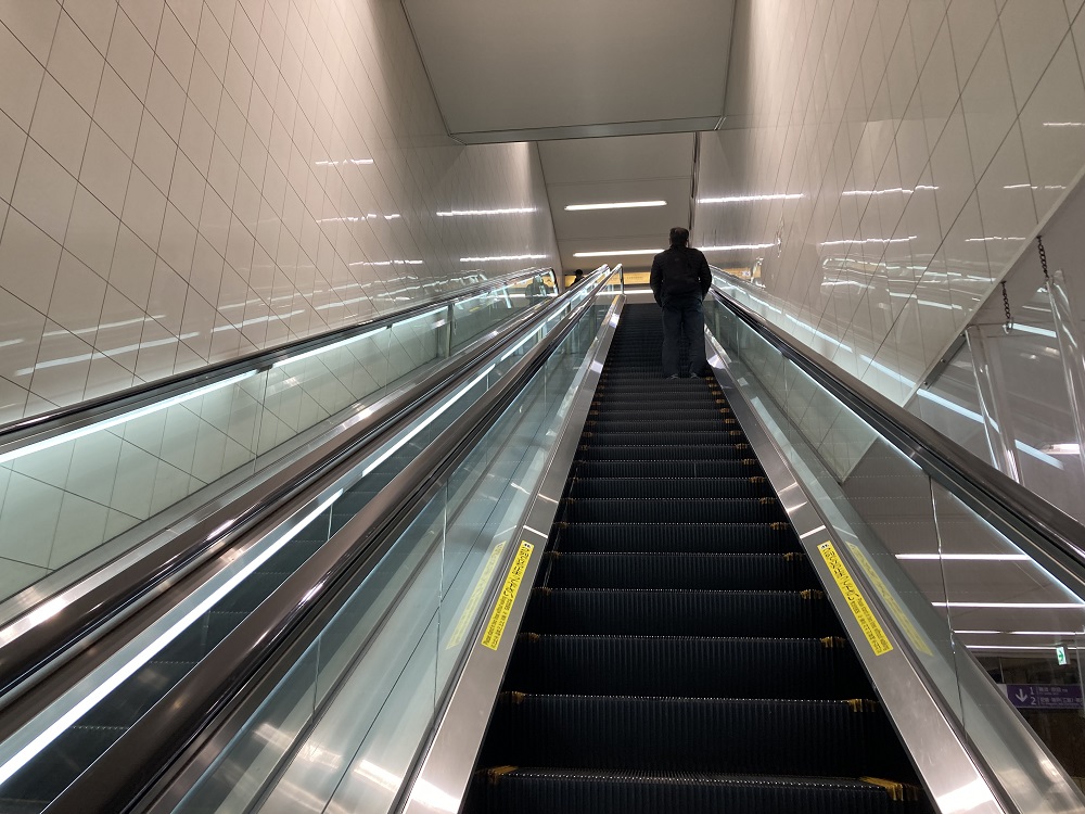 ドーム前駅（阪神なんば線）の2つ目エスカレーター