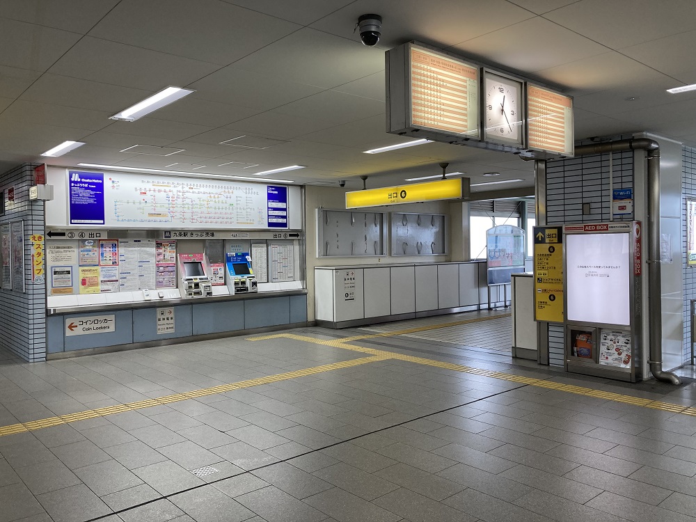 地下鉄・大阪メトロ九条駅の改札口前