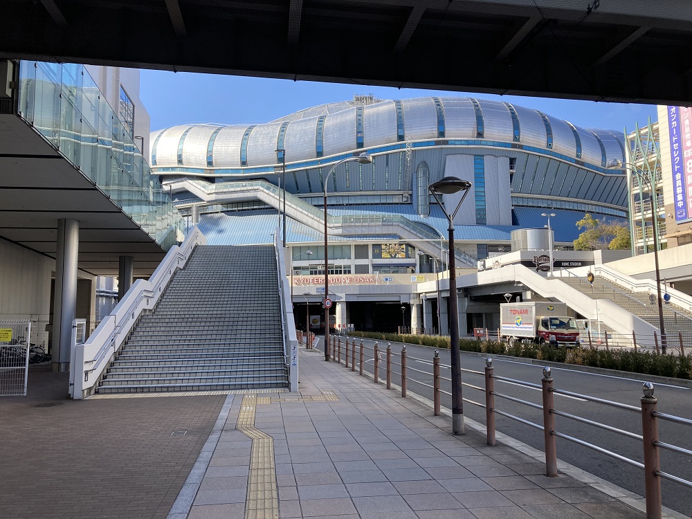 京セラドーム大阪・東口に近い階段