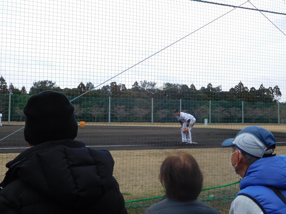 ひなたサンマリンスタジアムのサブグラウンド見学風景（読売ジャイアンツ宮崎キャンプ）