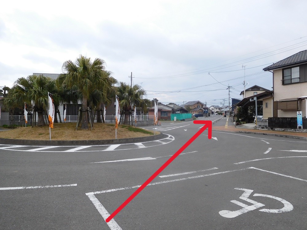 JR電車・木花駅前のロータリー