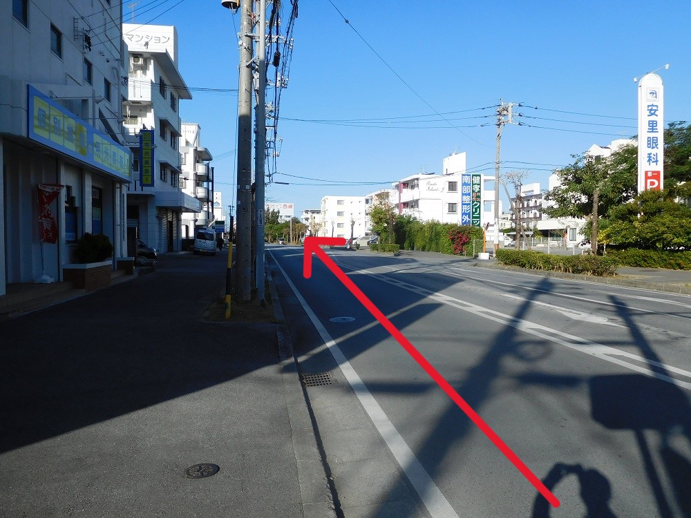 潮平バス停から糸満西崎球場への道