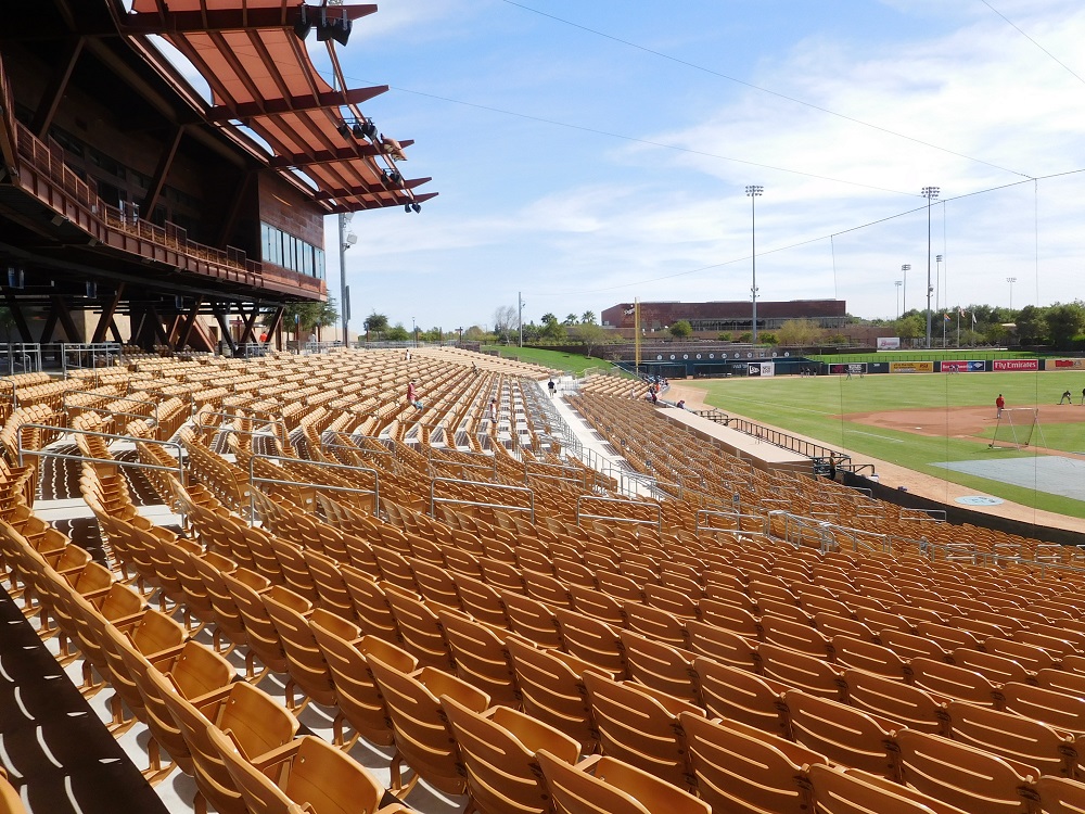 ドジャース・キャンプ球場「Camelback Ranch-Glendale」の内観