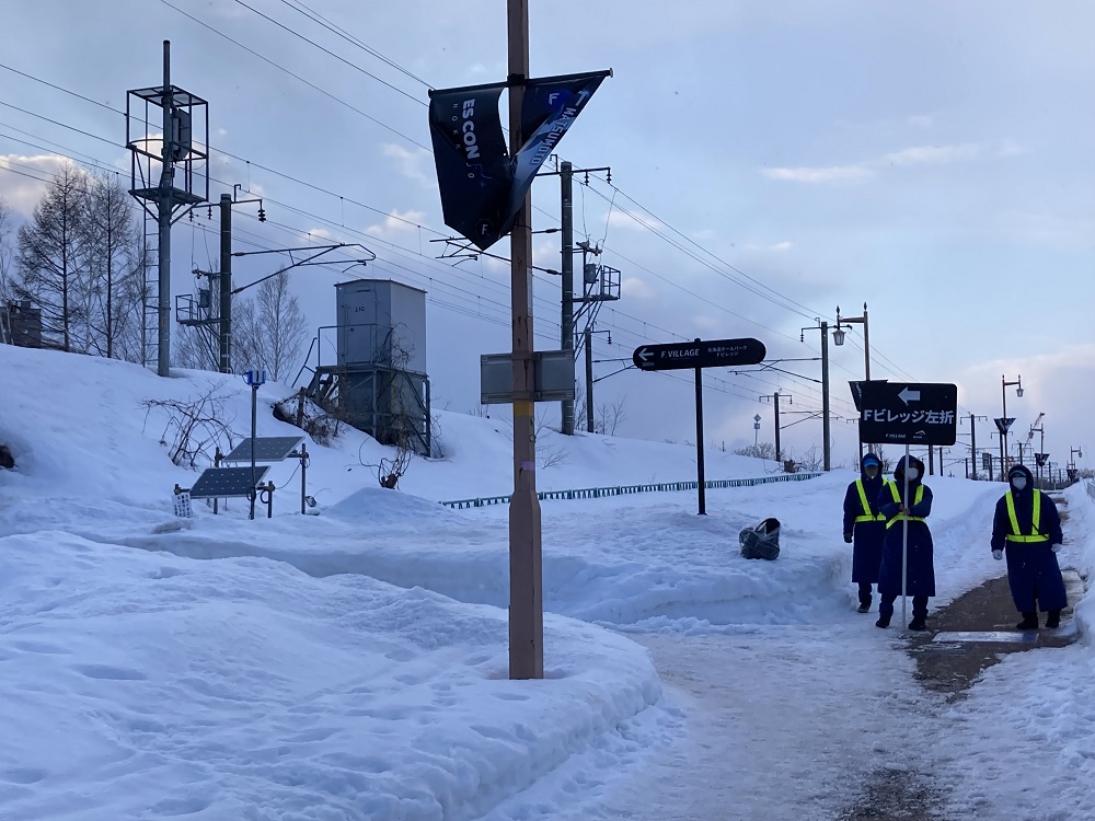 エスコンフィールド北海道への道案内スタッフ