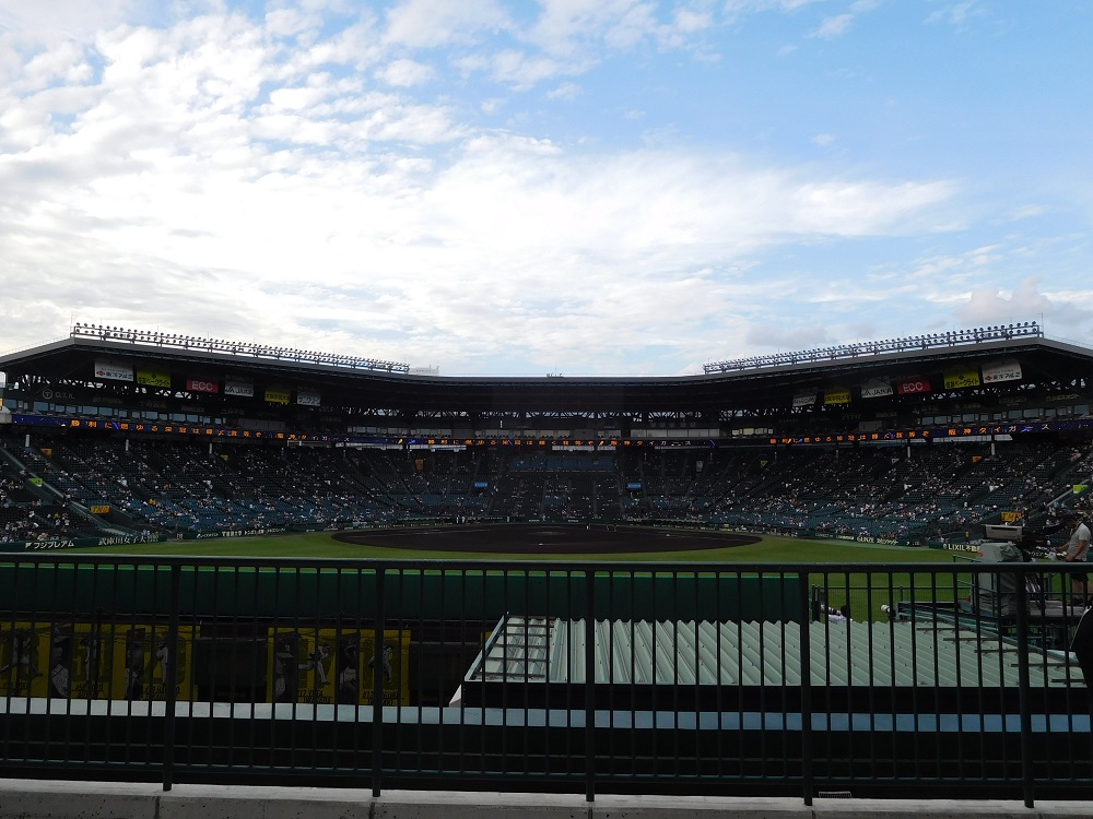 センターバックスクリーンから見える甲子園球場の景色