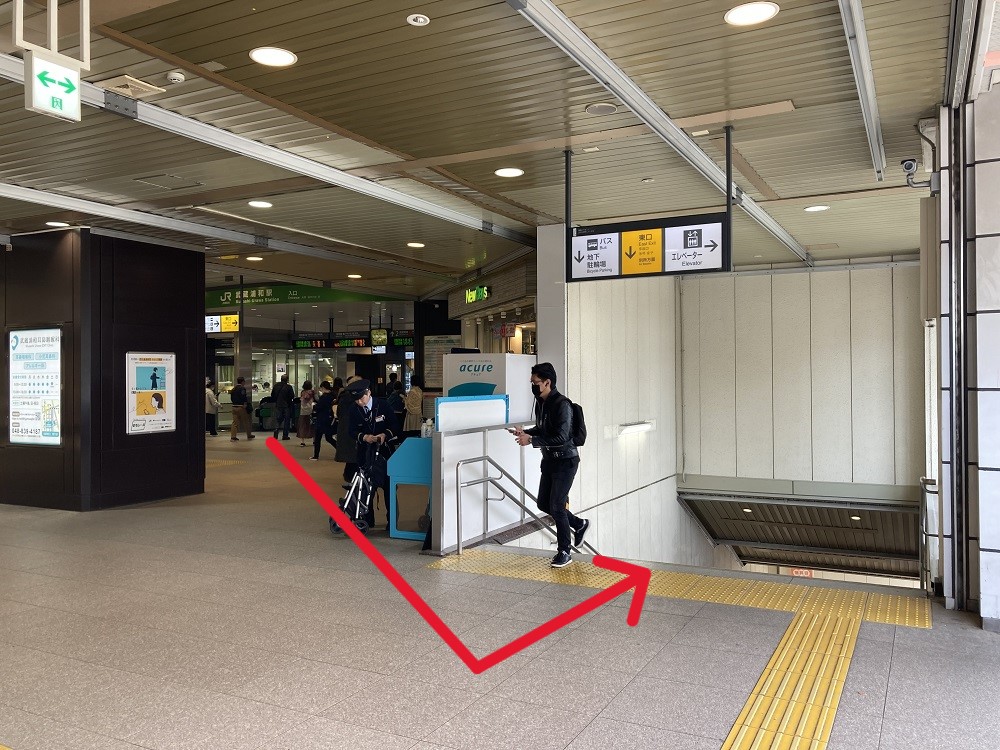 戸田球場行き・バス停前の階段