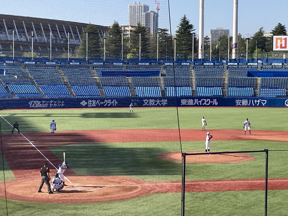 明治神宮野球場の1塁側内野席（27段24番）