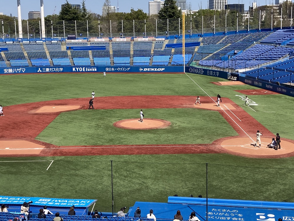 明治神宮野球場の3塁側内野席（40段60番）