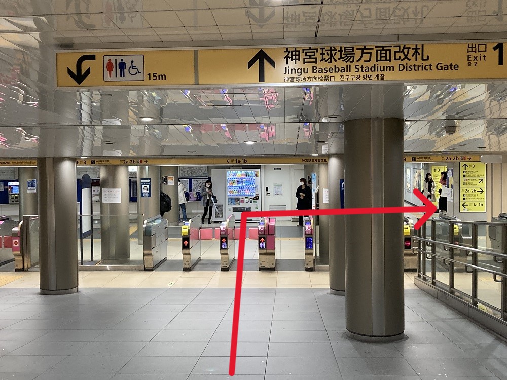 東京メトロ銀座線「外苑前駅」の改札口