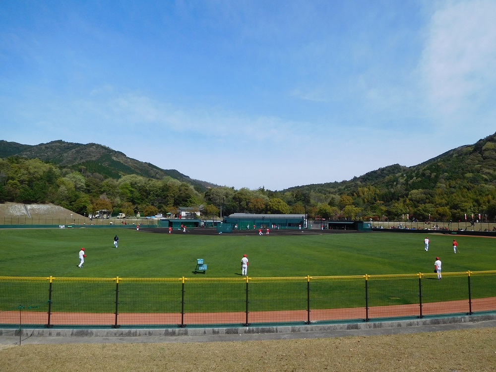 由宇球場のグラウンド（広島東洋カープ・ファームの本拠地球場）