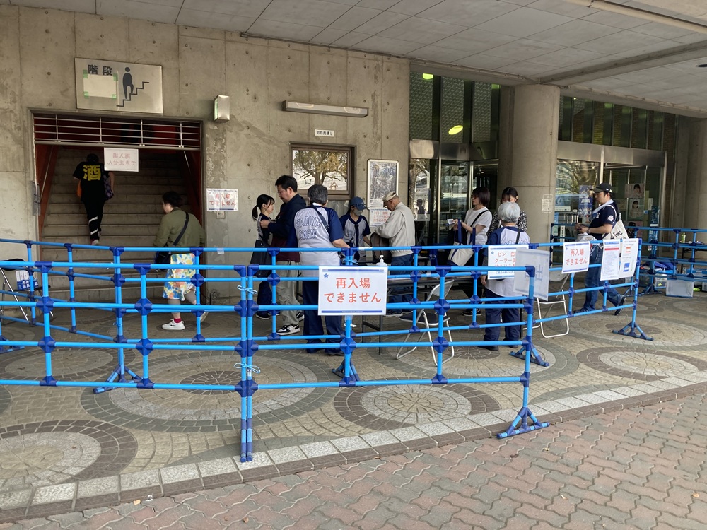 平塚球場の手荷物検査