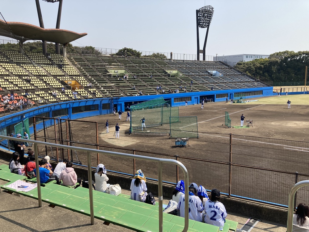 平塚球場の客席