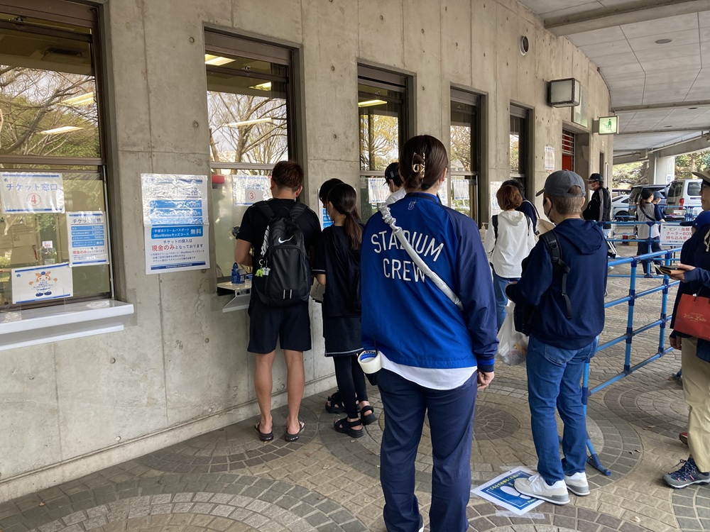 平塚球場のチケット売り場(横浜DeNAベイスターズ・ファーム公式戦)