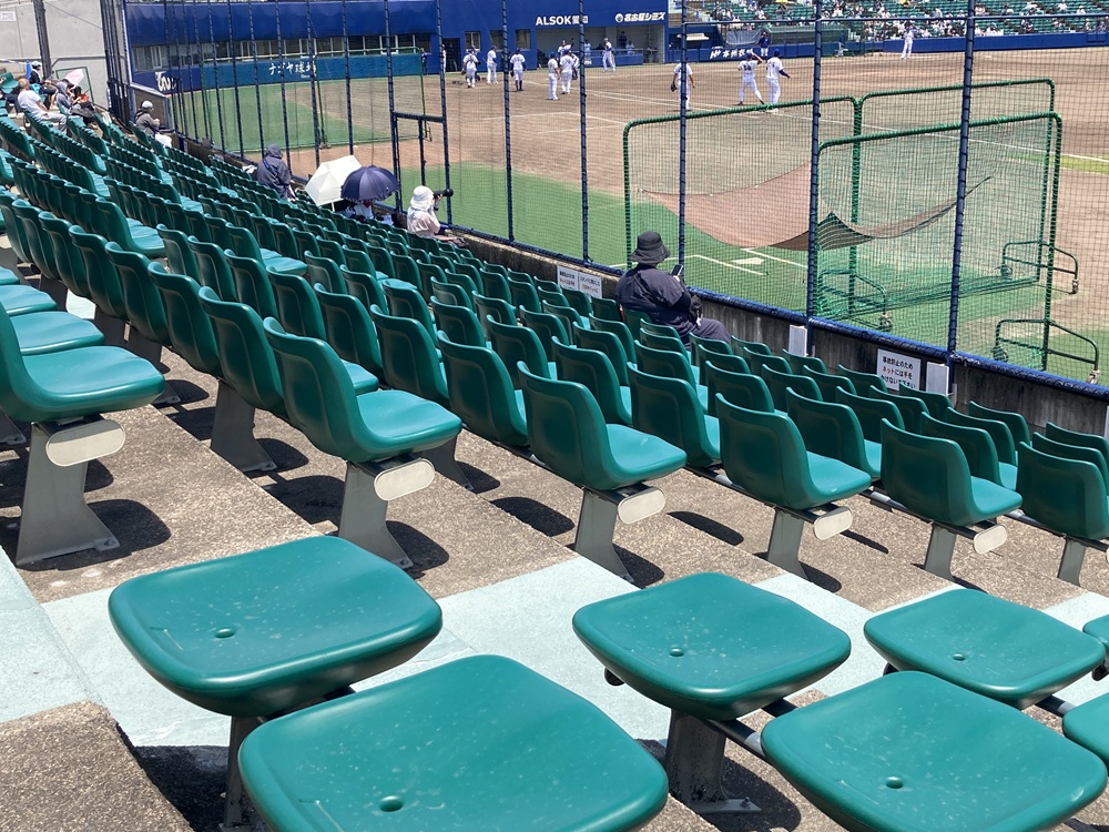 ナゴヤ球場の座席