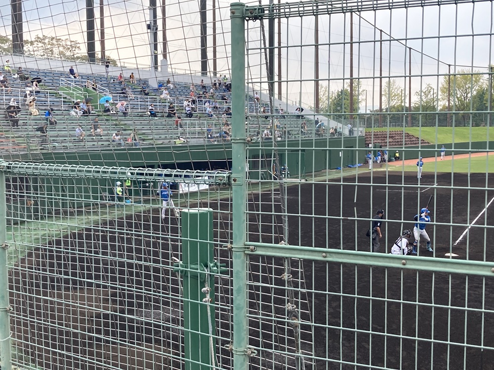 都城市営球場のネット裏