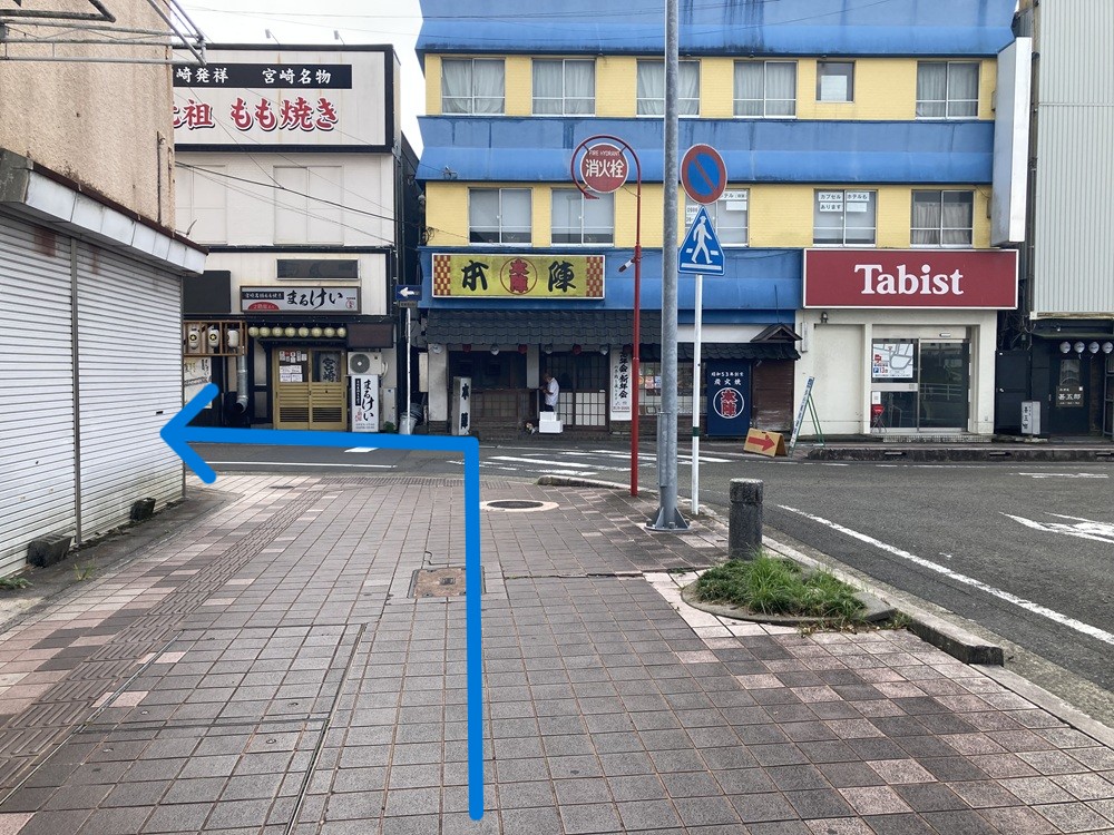 都城駅・バスターミナルの角