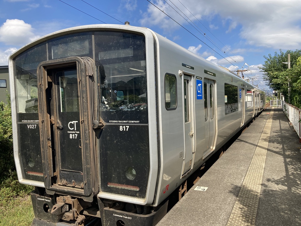 JR電車「日豊本線」・財光寺駅と電車