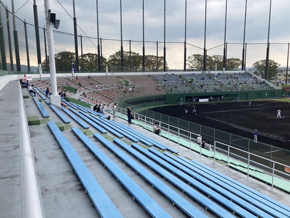 都城市営球場の客席