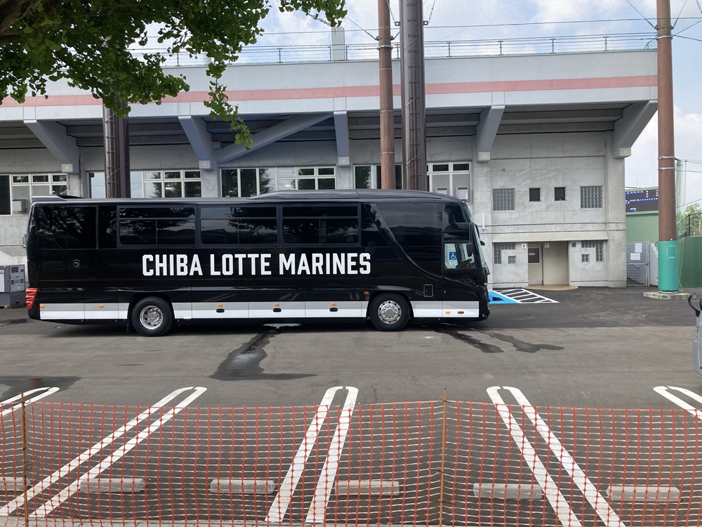 千葉ロッテマリーンズのチームバス(都城市営球場)