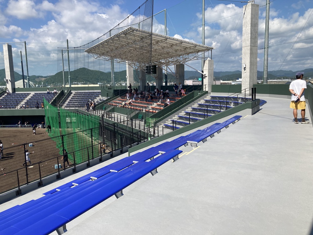 お倉ケ浜総合公園野球場のコンコース