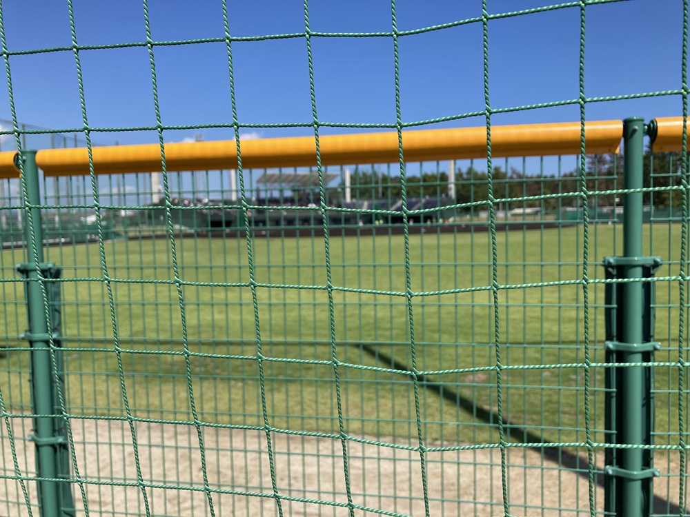 お倉ケ浜総合公園野球場の外野エリア