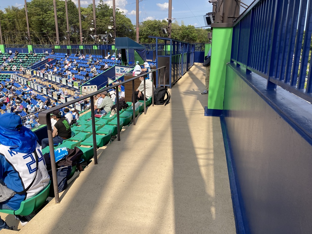 鎌ヶ谷スタジアムの日陰エリア